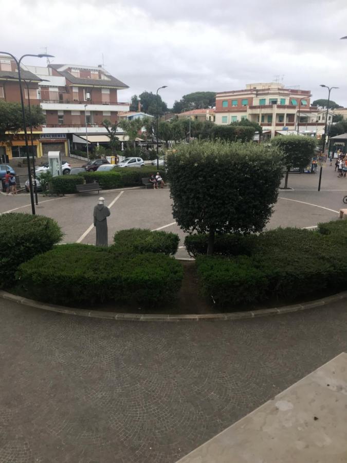 Appartamento Sulla Piazza 90 M Dal Mare アンツィオ エクステリア 写真